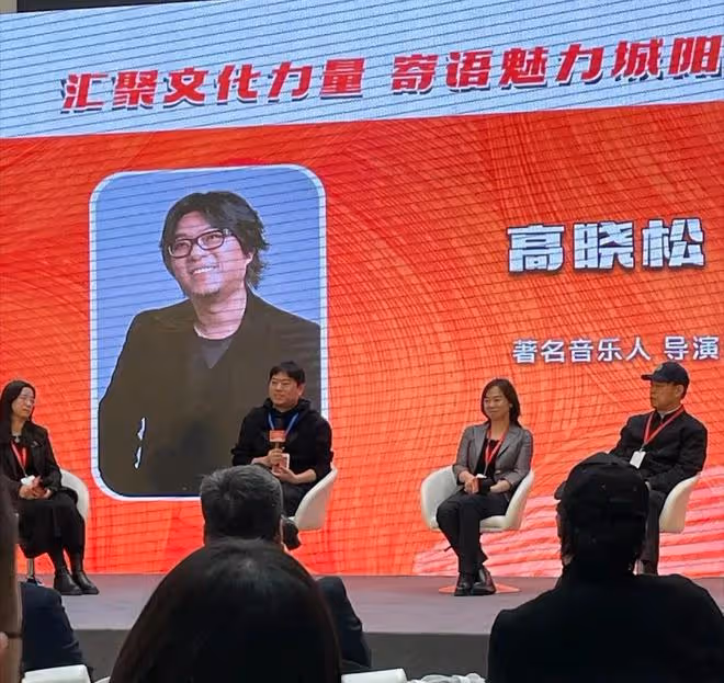51歲高曉松罕見露面，顏值大變就像小鮮肉，剪短頭髮像變了一個人