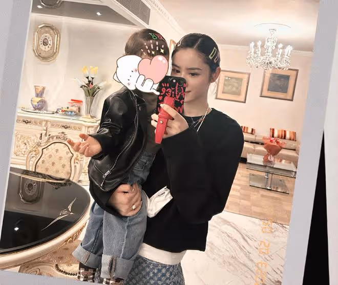 林峯妻子曬母女合影,2歲女兒被嘲像男人!張馨月痛斥網友不像人