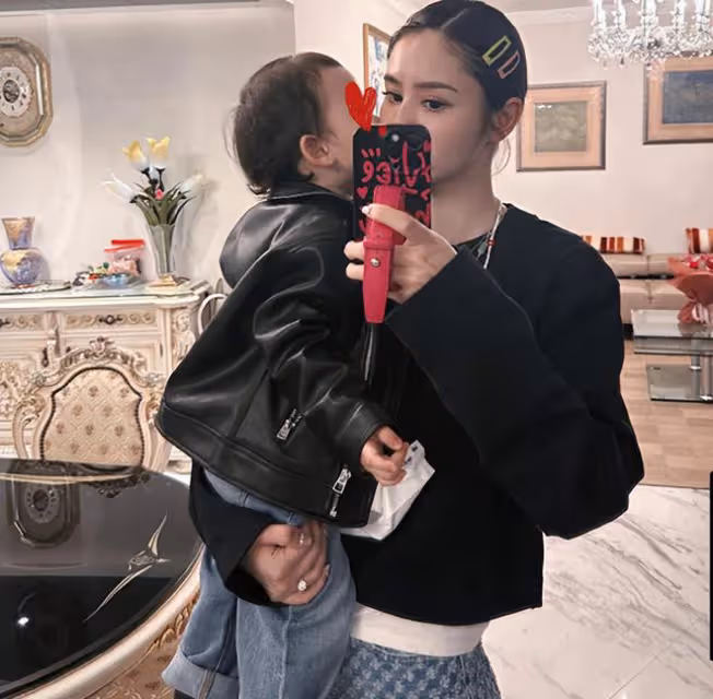 林峯妻子曬母女合影,2歲女兒被嘲像男人!張馨月痛斥網友不像人