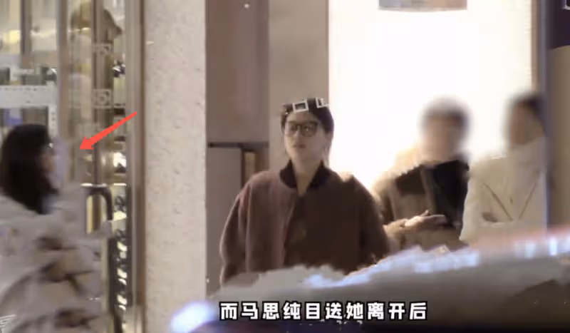馬思純帶媽媽和周冬雨聚餐,兩人素麵朝天,馬思純一路說笑狀態回春