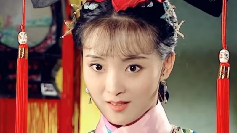 49歲王艷近況：住故宮旁豪宅，品茶跳舞，勸大家都要歲月靜好！