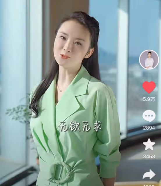 49歲王艷近況:住故宮旁豪宅,品茶跳舞,勸大家都要歲月靜好!