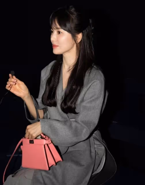 宋慧喬米蘭時裝周扮相甜美,氣質乖巧可愛,全智賢知性俏皮