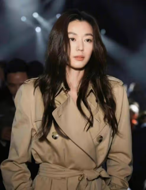 宋慧喬米蘭時裝周扮相甜美,氣質乖巧可愛,全智賢知性俏皮