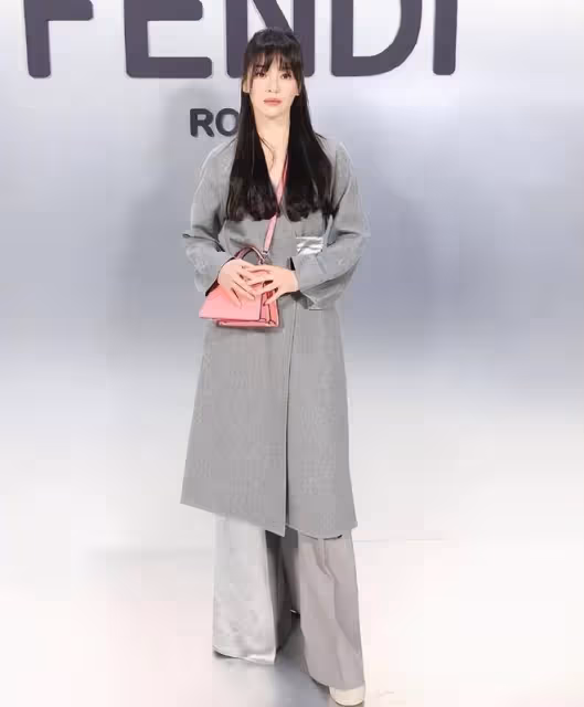 宋慧喬米蘭時裝周扮相甜美,氣質乖巧可愛,全智賢知性俏皮