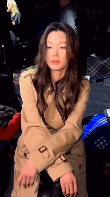 宋慧喬米蘭時裝周扮相甜美,氣質乖巧可愛,全智賢知性俏皮