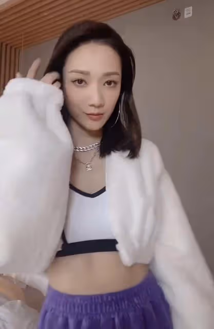 TVB前花旦公開大曬衣帽間，四萬的名牌包，考慮四年才購買