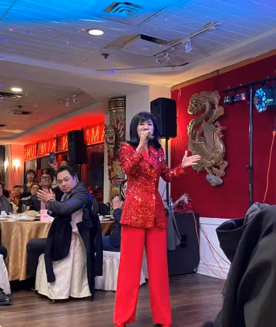 米雪現身加拿大商演撈金，收多位金主紅包，被曝12年前出場費25萬