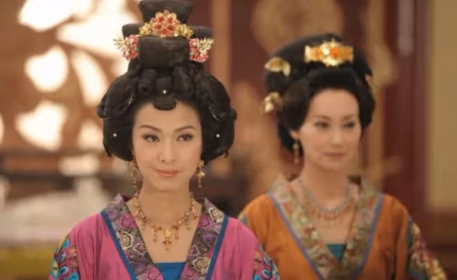 米雪現身加拿大商演撈金，收多位金主紅包，被曝12年前出場費25萬