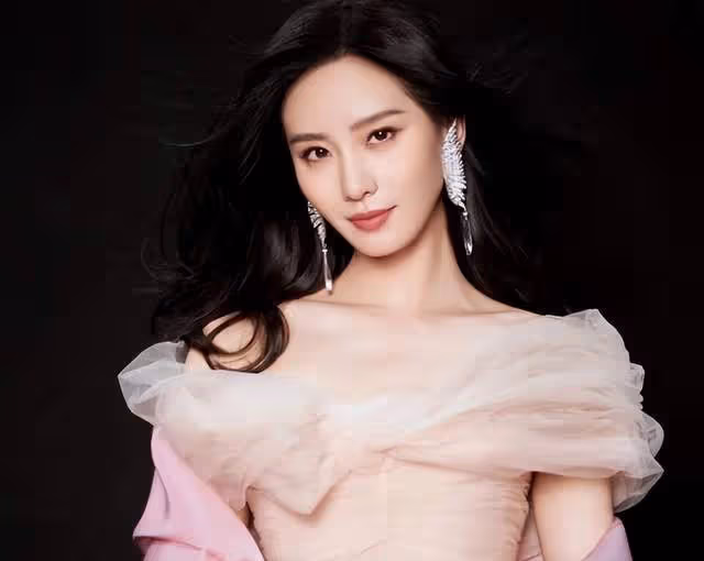 李宇春米蘭時裝周聚餐請客,卻唯獨不請肖戰劉詩詩,理由引全場大笑
