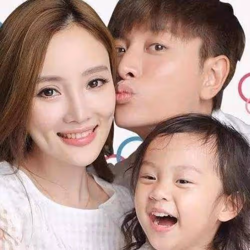 李小璐欲和賈乃亮復婚,賈乃亮會分手90後女友,為了甜馨復婚?