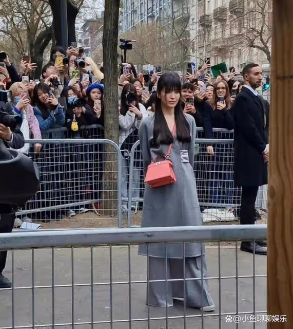 宋慧喬許光漢米蘭時裝周同框，美女帥哥超養眼，相差9歲完全看不出