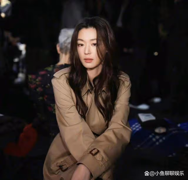 宋慧喬許光漢米蘭時裝周同框，美女帥哥超養眼，相差9歲完全看不出
