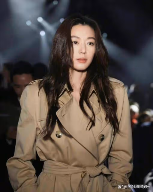 宋慧喬許光漢米蘭時裝周同框，美女帥哥超養眼，相差9歲完全看不出