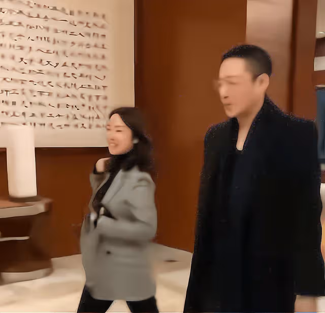 汪小菲曬照與靚女同行，目不斜視有定力，被指瘦成六小齡童