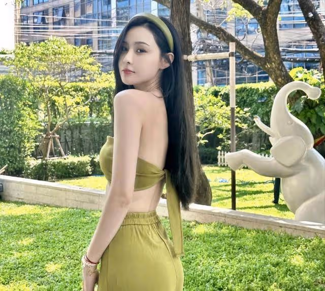 汪小菲曬照與靚女同行，目不斜視有定力，被指瘦成六小齡童