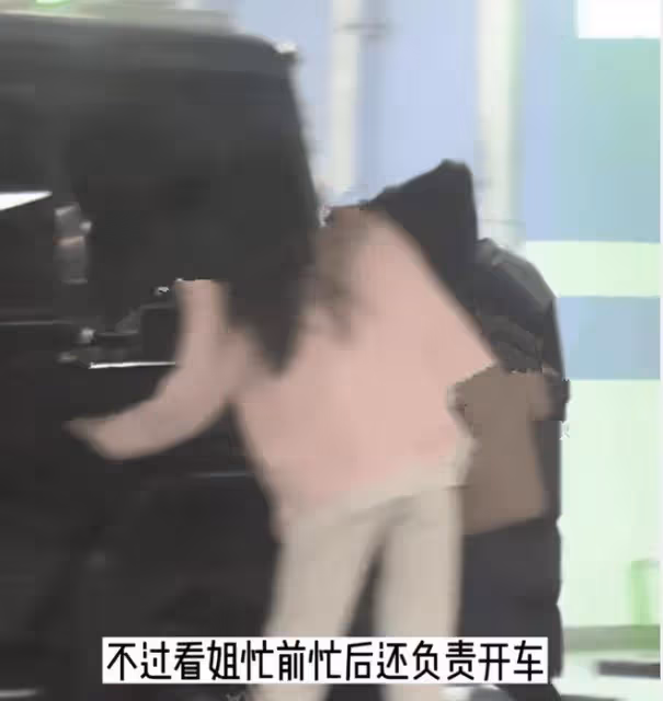 王寶強和女友馮清一起現身,兩人呈現最萌身高差,就像媽媽和兒子