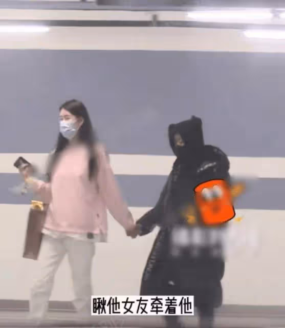 王寶強與女友開豪車出街,男方身高僅達馮清肩部,牽手同行如母子