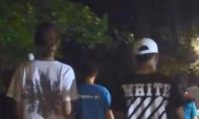 王寶強與女友開豪車出街,男方身高僅達馮清肩部,牽手同行如母子
