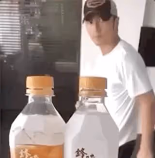 張柏芝與次子花式擺拍,12歲小Q身高猛長超媽媽,越來越像謝霆鋒