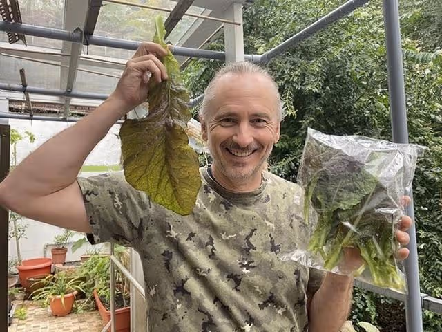 香港知名男星約滿離巢！患細胞癌借錢看病，欠債80萬靠救濟金生活