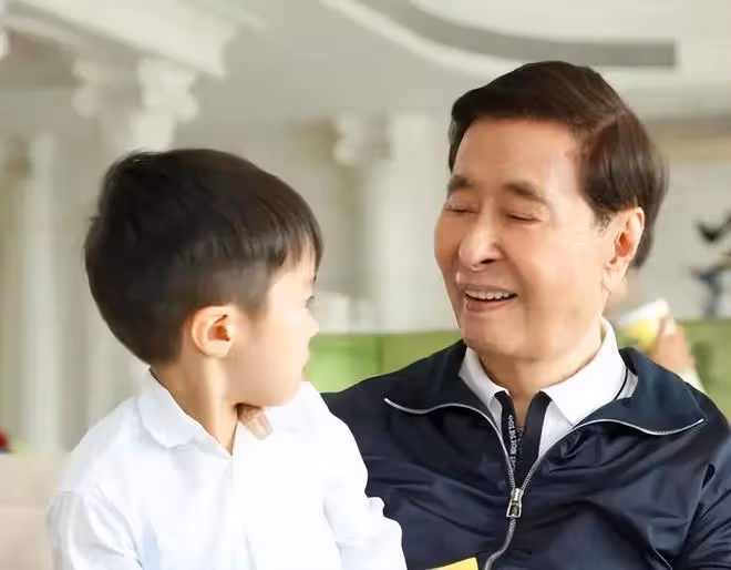 李嘉誠再登香港首富寶座,新世界鄭家純排第三,劉鑾雄排第8位