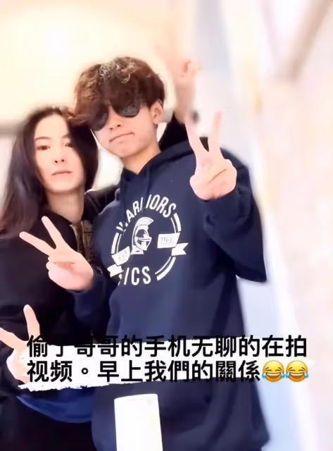謝霆鋒的小兒子Quintus露面,和媽媽張柏芝拿Lucas手機玩自拍