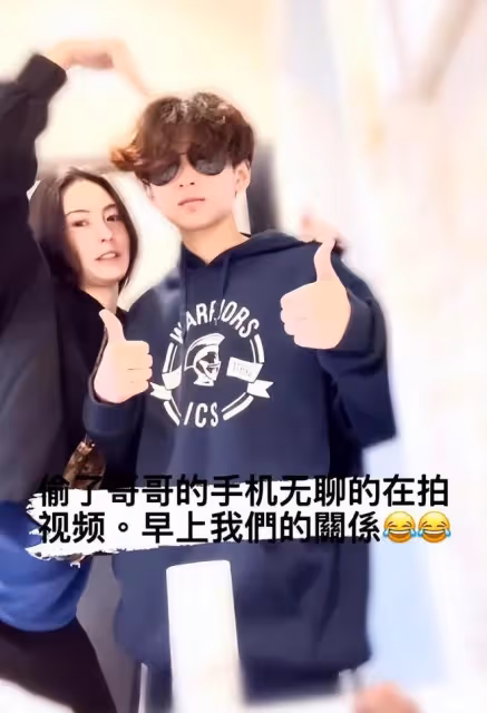 謝霆鋒的小兒子Quintus露面,和媽媽張柏芝拿Lucas手機玩自拍