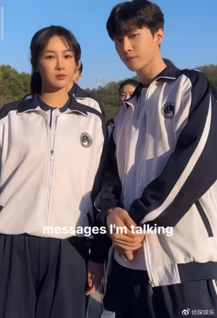 楊紫范丞丞穿校服跳舞,相差八歲CP感超足,小猴紫狀態像高中生