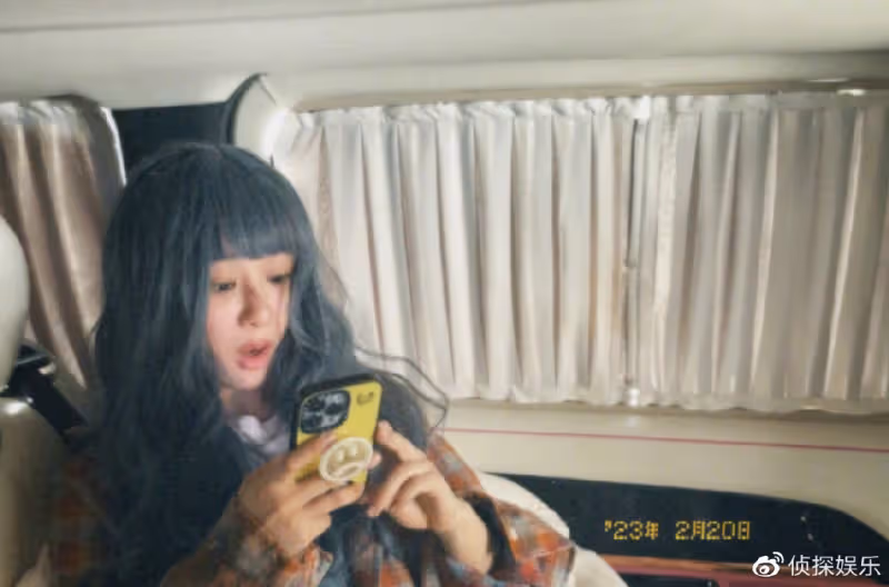 楊紫范丞丞穿校服跳舞，相差八歲CP感超足，小猴紫狀態像高中生