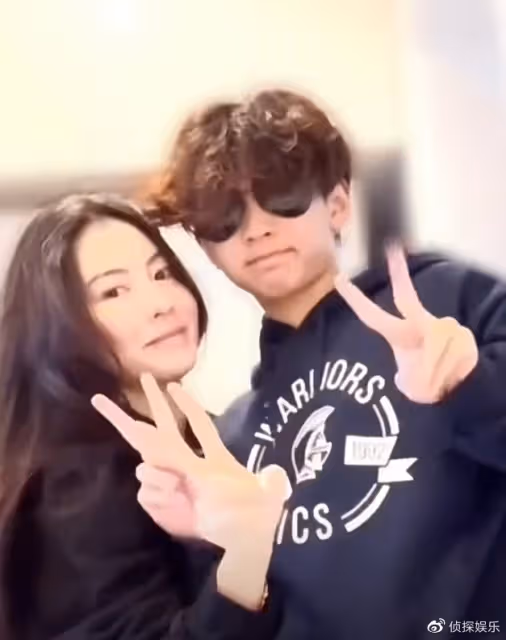 張柏芝與次子同框像姐弟,13歲小Q黑超遮面,比爸爸謝霆鋒還帥