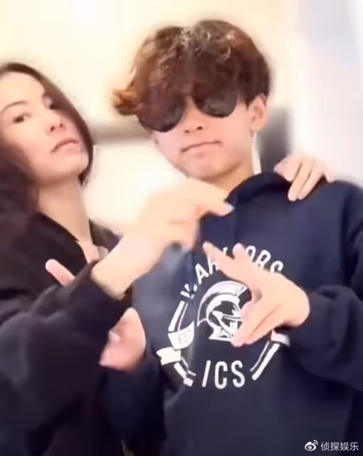 張柏芝與次子同框像姐弟,13歲小Q黑超遮面,比爸爸謝霆鋒還帥