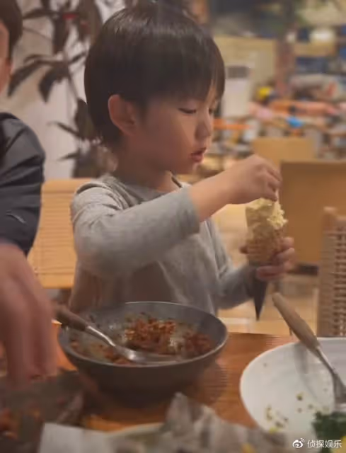 孫莉曬一家五口幸福日常,多多淑女弟弟鬼馬,多妹濃妝卷髮超個性