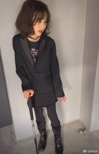 孫莉曬一家五口幸福日常,多多淑女弟弟鬼馬,多妹濃妝卷髮超個性