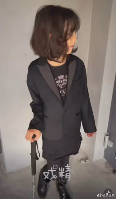 孫莉曬一家五口幸福日常,多多淑女弟弟鬼馬,多妹濃妝卷髮超個性