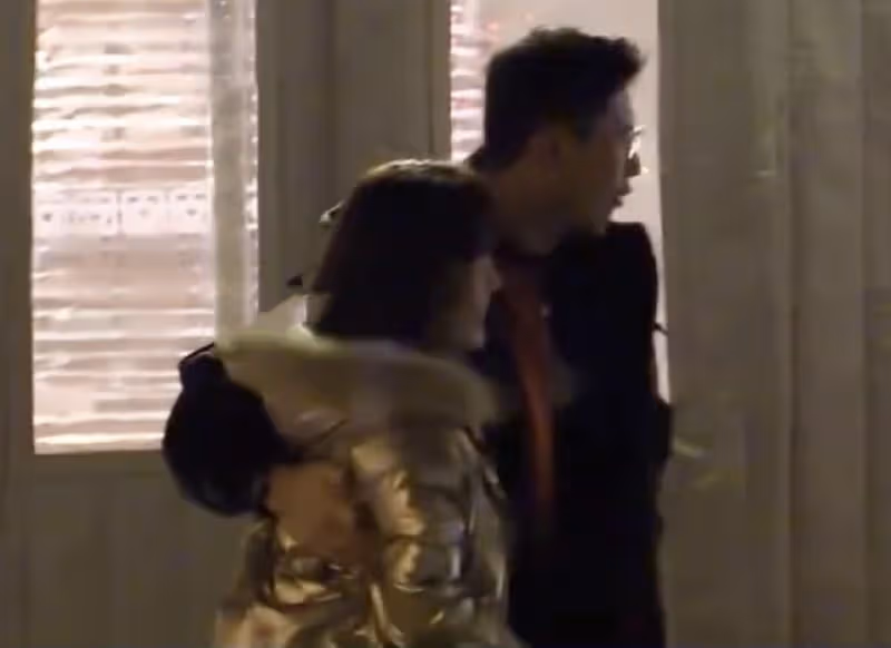 秋瓷炫回中國隨丈夫聚餐,於曉光摟著異性熱聊,秋瓷炫滿臉不悅