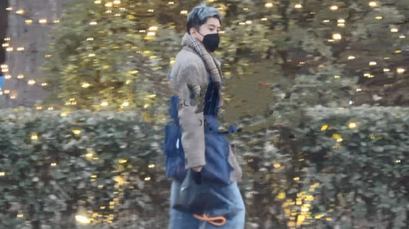 53歌手毛寧罕現身，漂染頭髮駕豪車生活愜意，曾因吸毒自毀前程