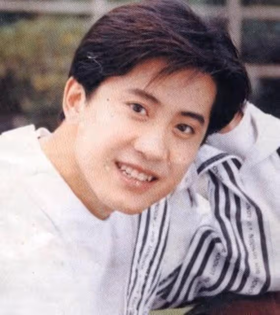53歌手毛寧罕現身,漂染頭髮駕豪車生活愜意,曾因吸毒自毀前程