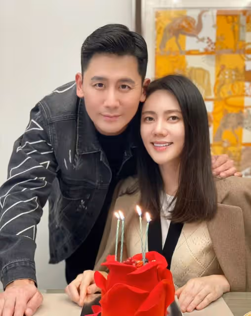 秋瓷炫夫婦再被疑婚變！於曉光當面摟其他異性熱聊，女方黑臉不悅