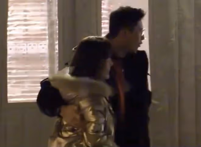 秋瓷炫回中國隨丈夫聚餐，於曉光摟著異性熱聊，秋瓷炫神情嚴肅