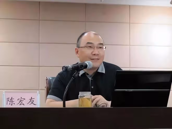中國政法大學楊帆教授，批判蔣同學沒有底線，引發眾怒後刪文