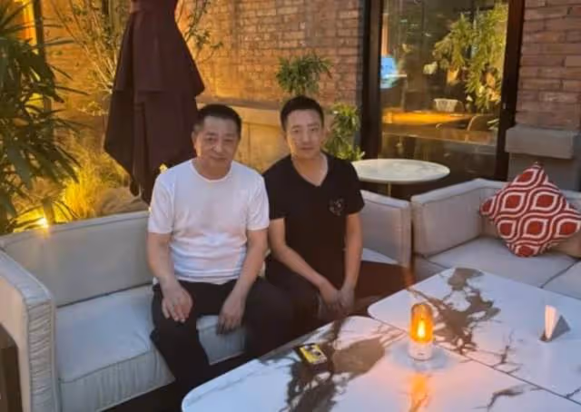 汪小菲他爸究竟幹嘛的?張蘭都得租他的別墅做直播,月租高達5萬
