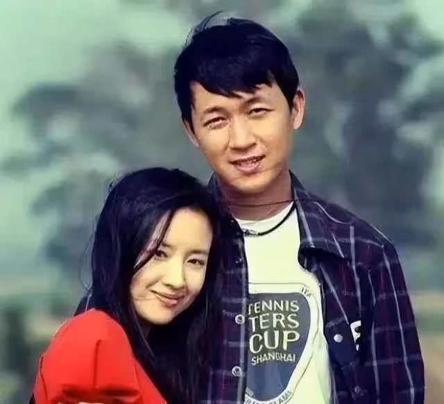 董潔被曝和男助理日久生情,他長相普通談了幾年,潘粵明好事將近