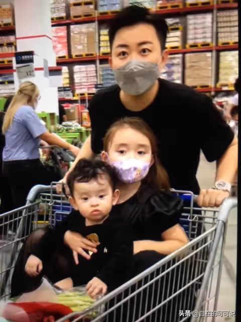 女CEO又一次買精生女!二寶小哈緹暴風成長「水汪電眼+淺淺梨渦」 網友:比姐姐顏值更高