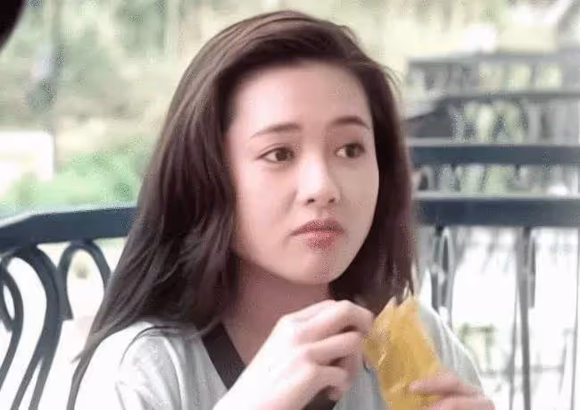 她曾是蜜桃女神,差點成為謝霆鋒舅媽,因陷丑聞前程盡毀,如今57歲孑然一身