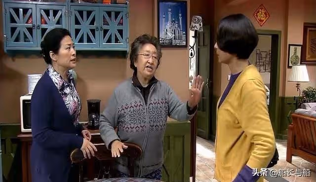 7年前為孫子出氣,踢了外孫女兩腳,7年後女婿:養老找你孫子吧