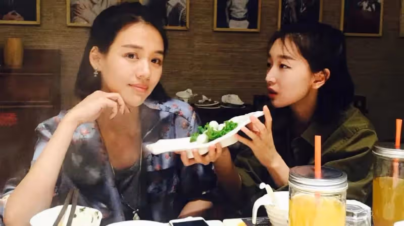 因戲結緣成為好友，馬思純和周冬雨被曝聚餐，姐妹情深七年多了