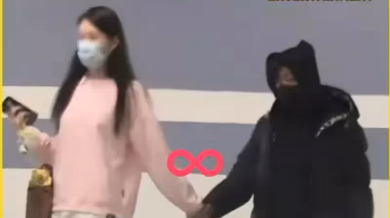 王寶強與女友開豪車出行！女方忙前忙後還當司機，情侶牽手像母子