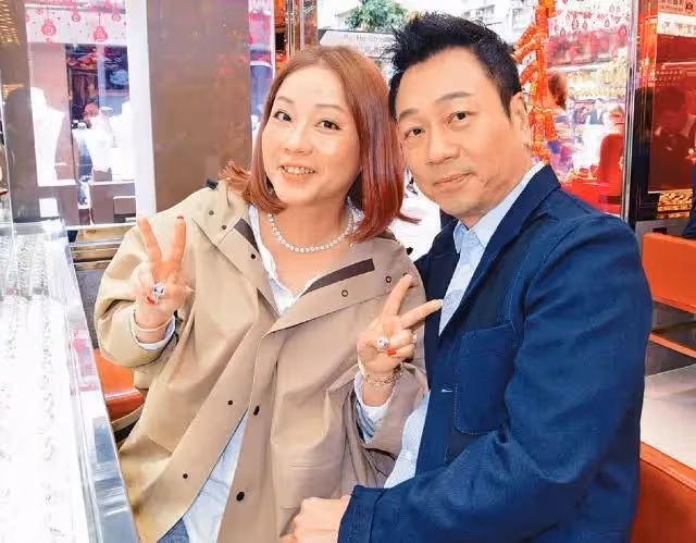 58歲黎耀祥中山買房定居!拋棄相戀10年的髮妻,坦言現任是第三者