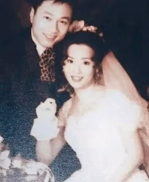 58歲黎耀祥中山買房定居!拋棄相戀10年的髮妻,坦言現任是第三者